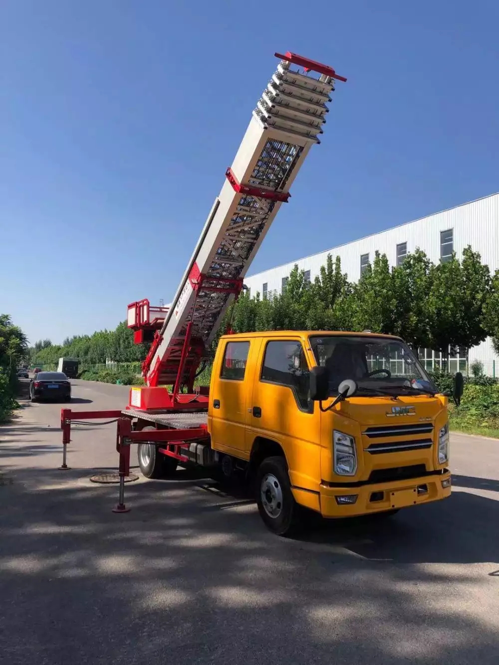 井研附近的云梯车出租服务：轻松解决高空作业需求