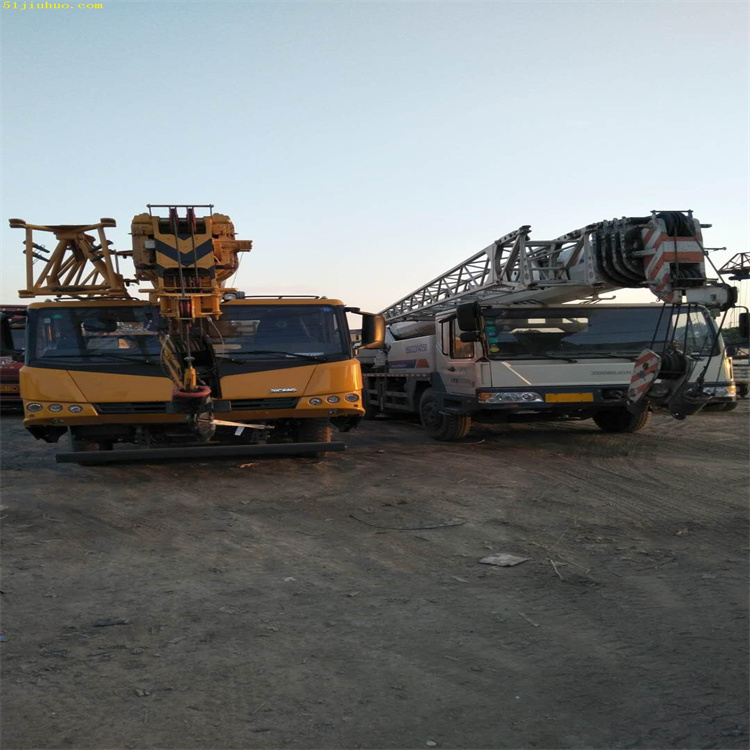 井研吊车吊挖机正确办法